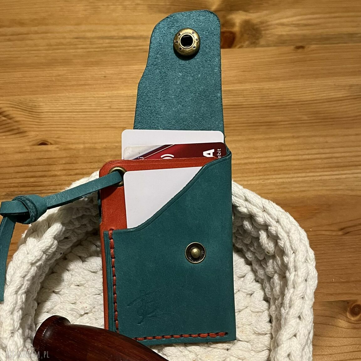 portfele: Mały portfel skórzany turkusowo czerwony ręcznie uszyty na karty - Autorskie