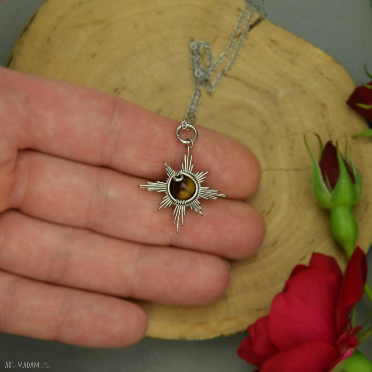 Mały wisiorek Róża Wiatrów z tygrysim okiem - wire wrapping