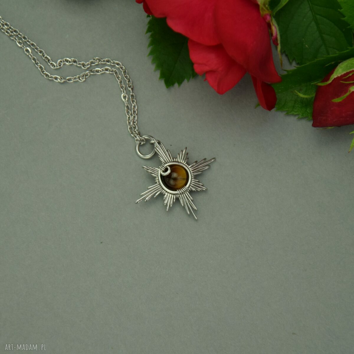 Mały wisiorek Róża Wiatrów z tygrysim okiem - wire wrapping
