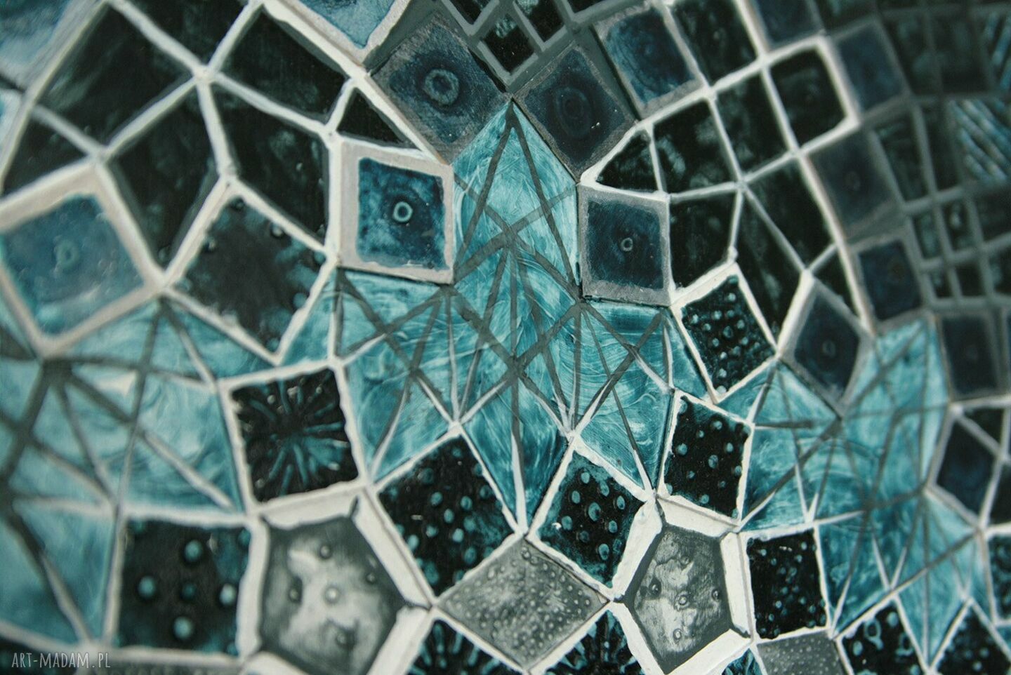 Mandala Indygo - układanka światła i mroku, ręcznie malowana (80 cm)
