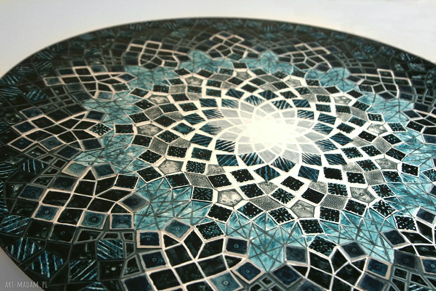 Mandala Indygo - układanka światła i mroku, ręcznie malowana (80 cm)