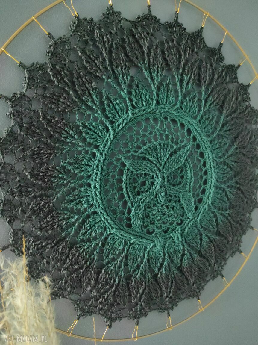 Mandala sowa na szydełku - dekoracja na ścianę w stylu ombre