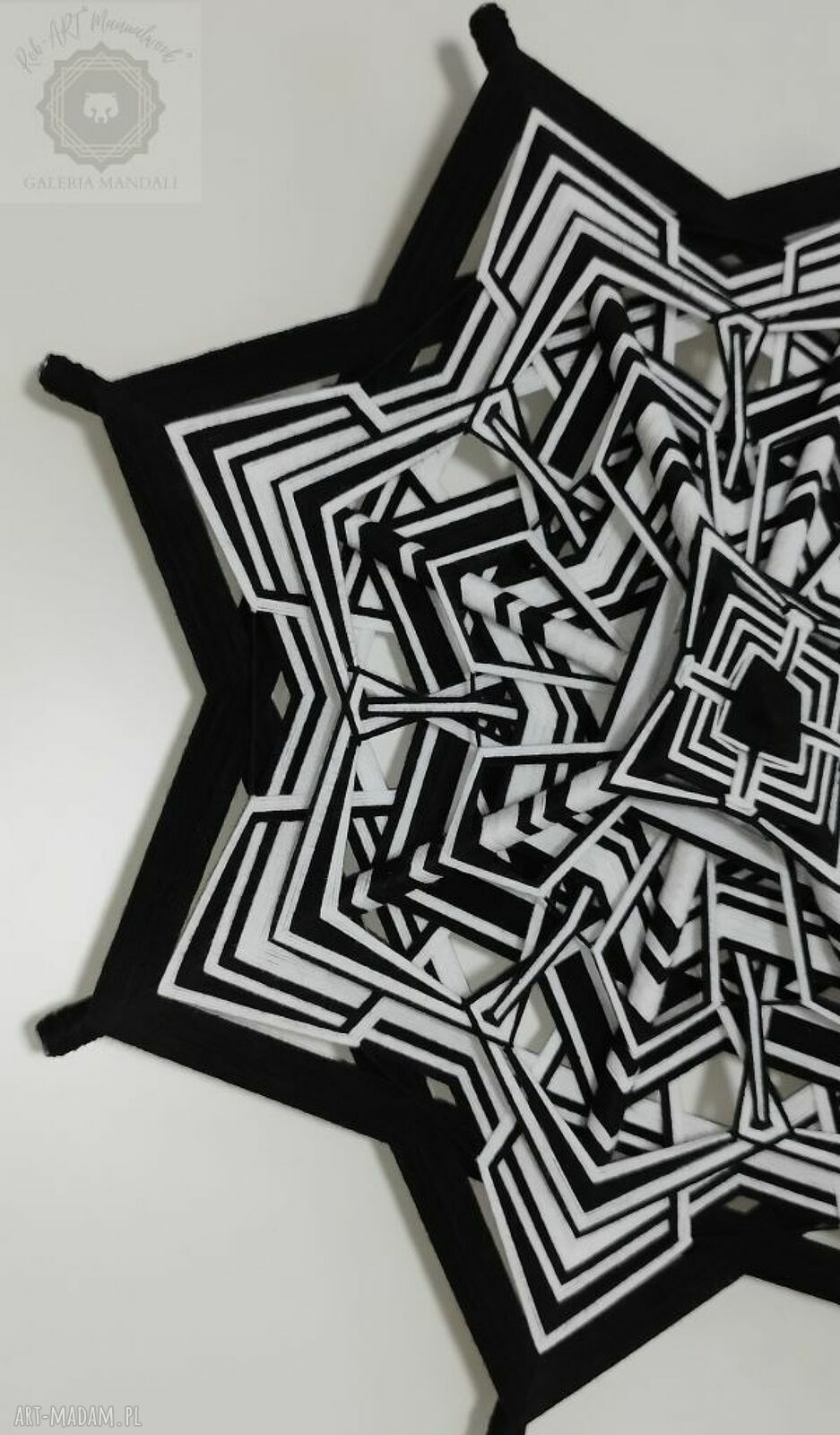 Mandala Żywioły - Metal i Woda (50x50 cm) - czarno-biała dekoracja 100% ręcznie robiona