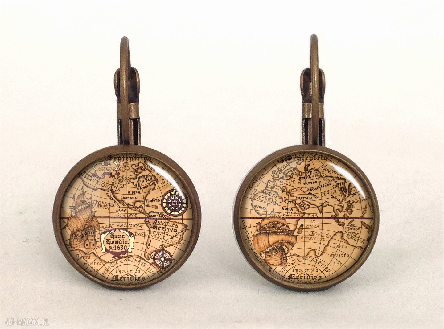 naszyjniki: Mapa Świata Medalion z łańcuszkiem Hand Made