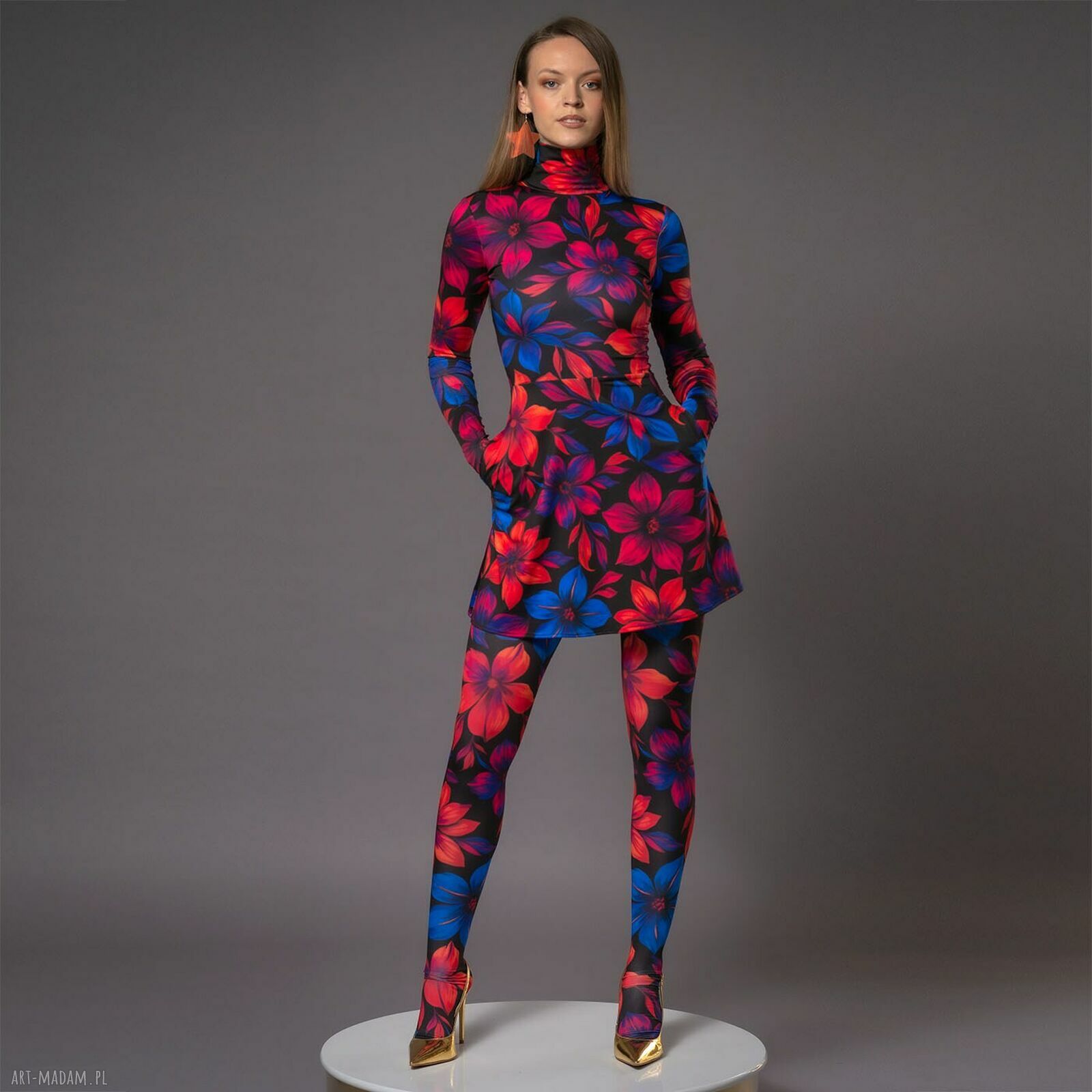 Marta Flower Power - sukienka mini z golfem z kieszeniami i autorskim printem
