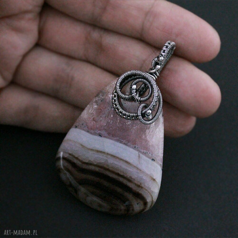 Marylin - wisiorek z chalcedonu w srebrze (wire wrapping)