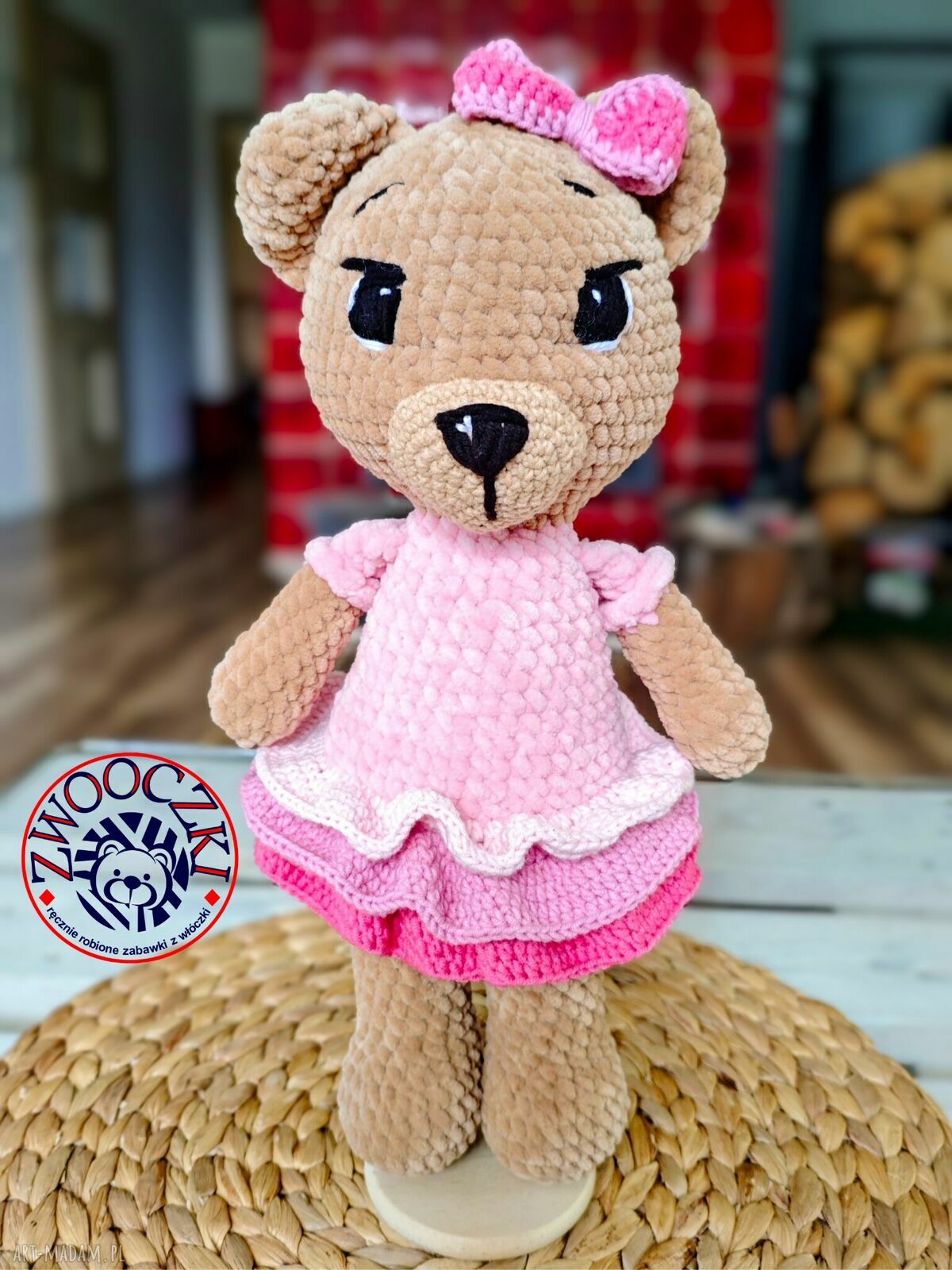 Szydełkowy miś w różowej sukience - urocza maskotka Teddybear na prezent
