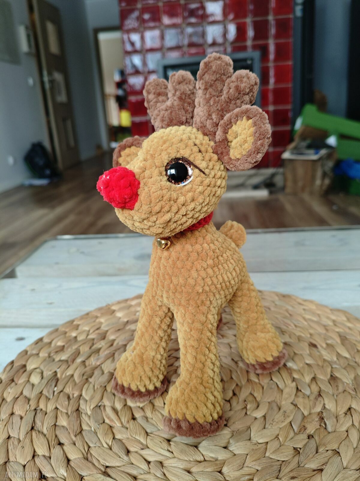 Szydełkowy reniferek Rudolf - maskotka handmade na prezent świąteczny dla dzieci 3+