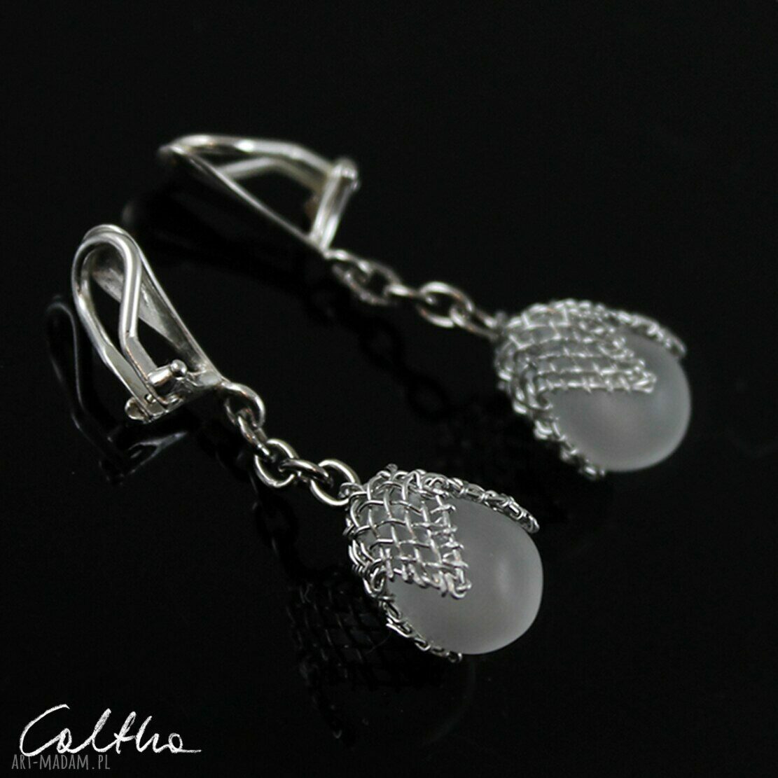 Matowe szklane krople w metalowej siateczce - kolczyki lub klipsy Caltha (ok. 4 cm)
