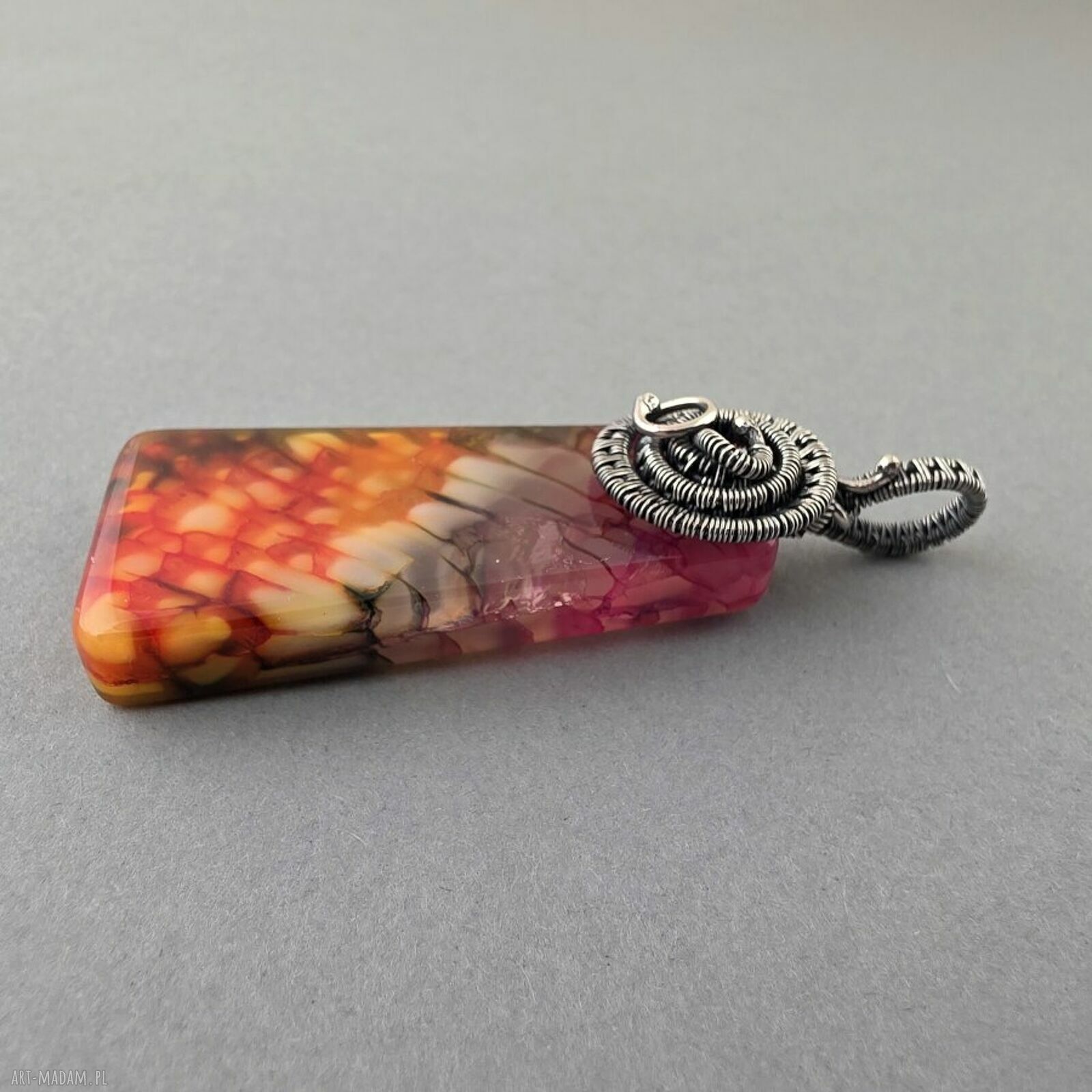 Maya - wisiorek z ognistym agatem w oksydowanym srebrze (wire wrapping)