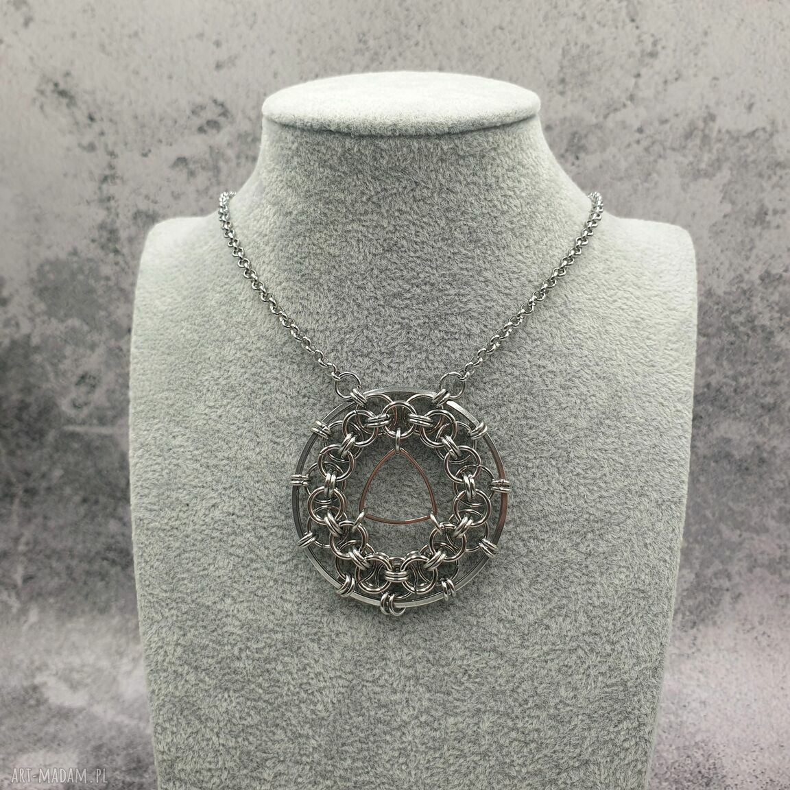 Mistyczny medalion chainmaille - naszyjnik słowiański dla kobiet