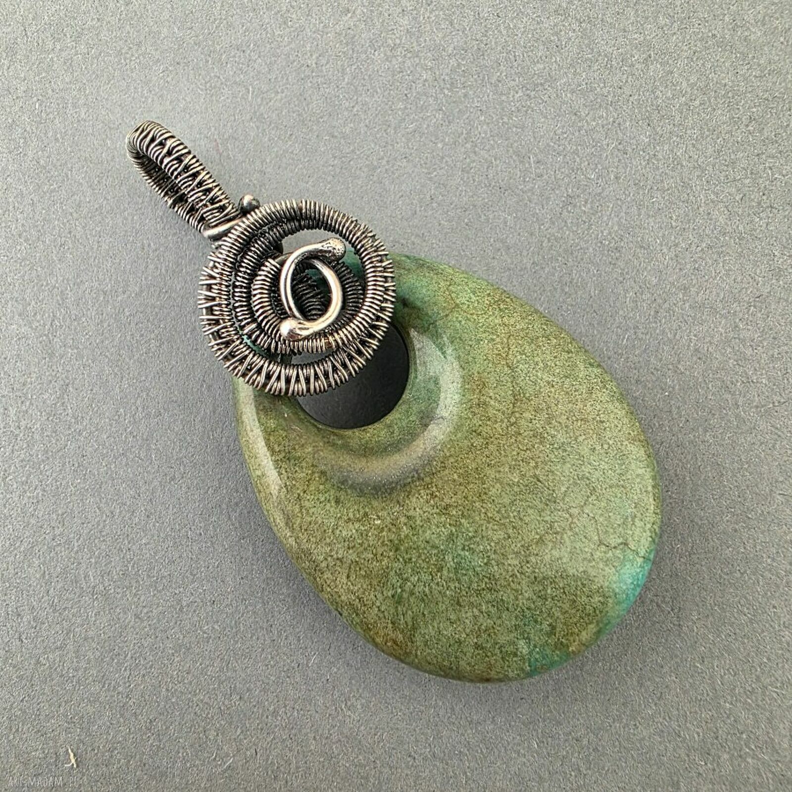 Menora - kamień wiedźmy, wisior wire wrapping z oksydowanym srebrem