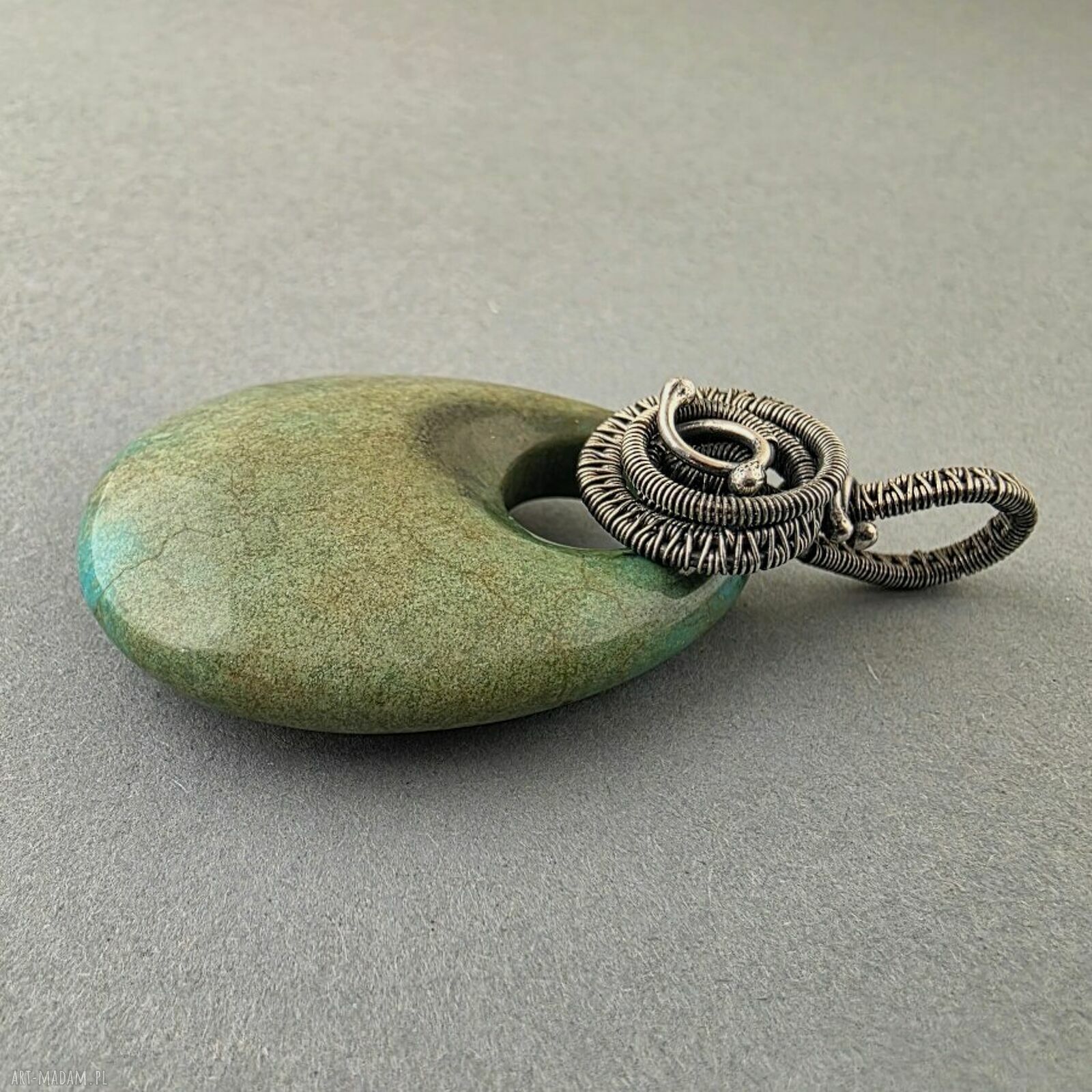 Menora - kamień wiedźmy, wisior wire wrapping z oksydowanym srebrem