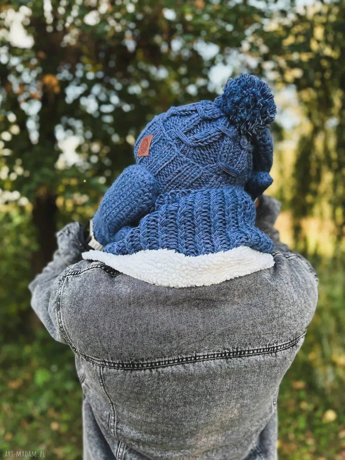 Męska czapka merino Euforia Brain Inside w ciemnym niebieskim - ręcznie robiona z pomponem