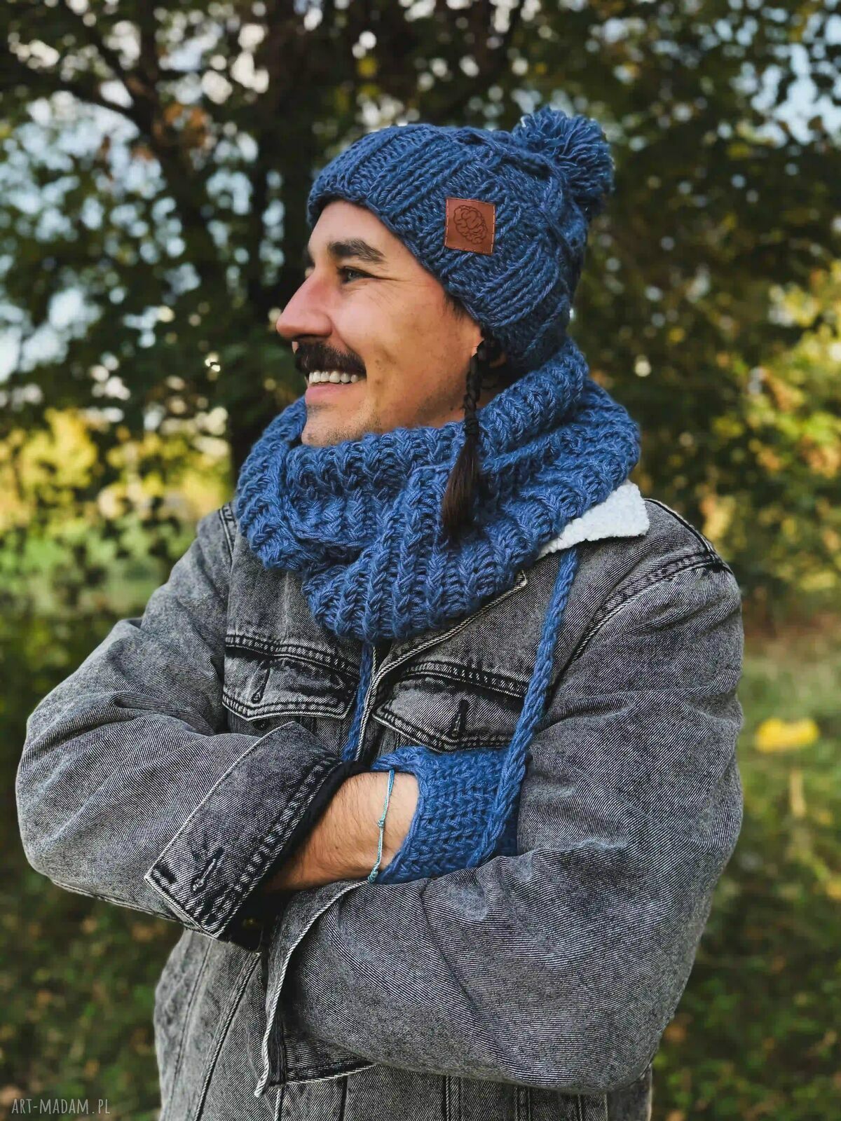 Męska czapka merino Euforia Brain Inside w ciemnym niebieskim - ręcznie robiona z pomponem