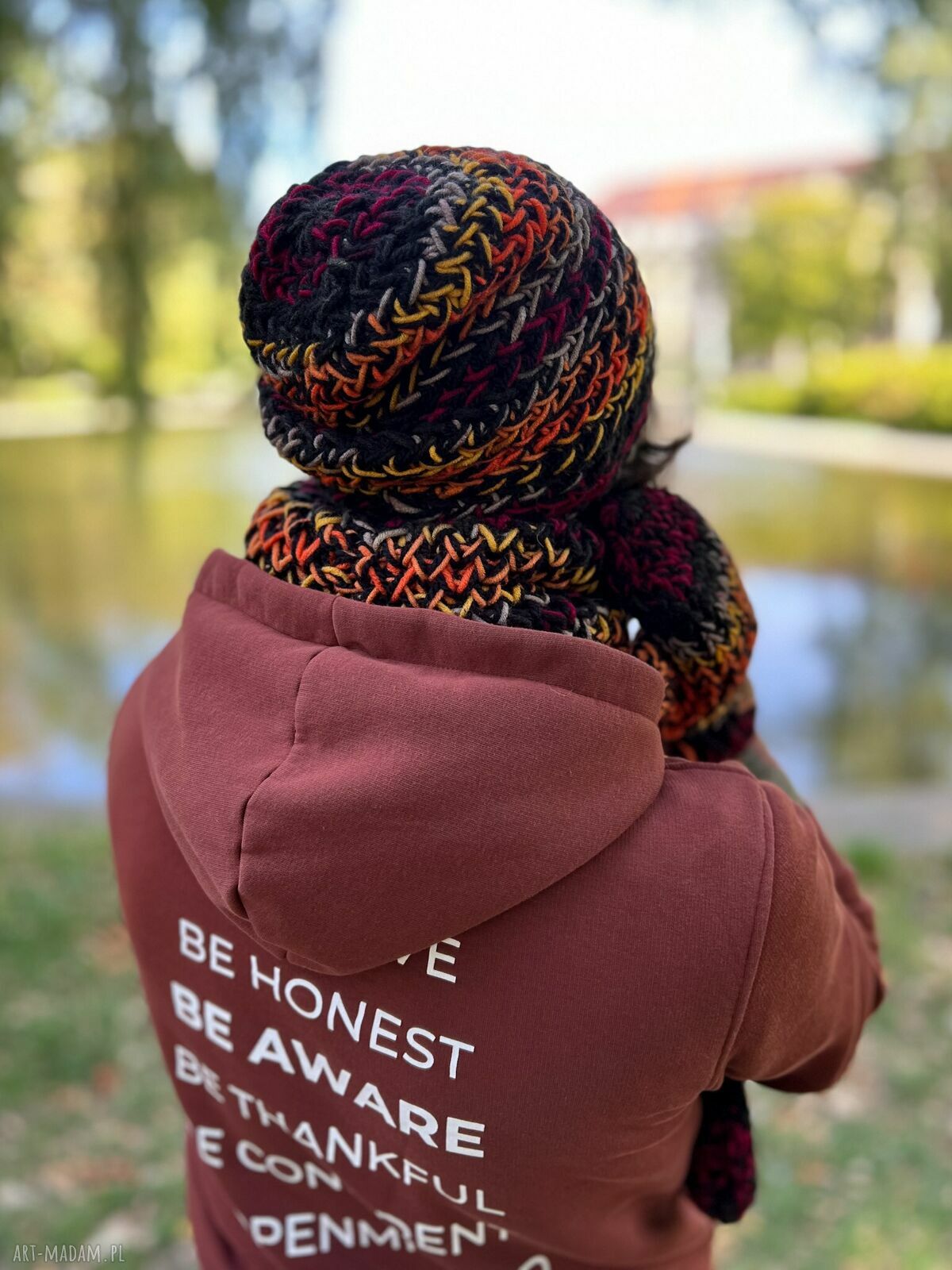 Męska czapka Merino 50% „Ciemna jesień” Explorer - rękodzieło na jesienne dni