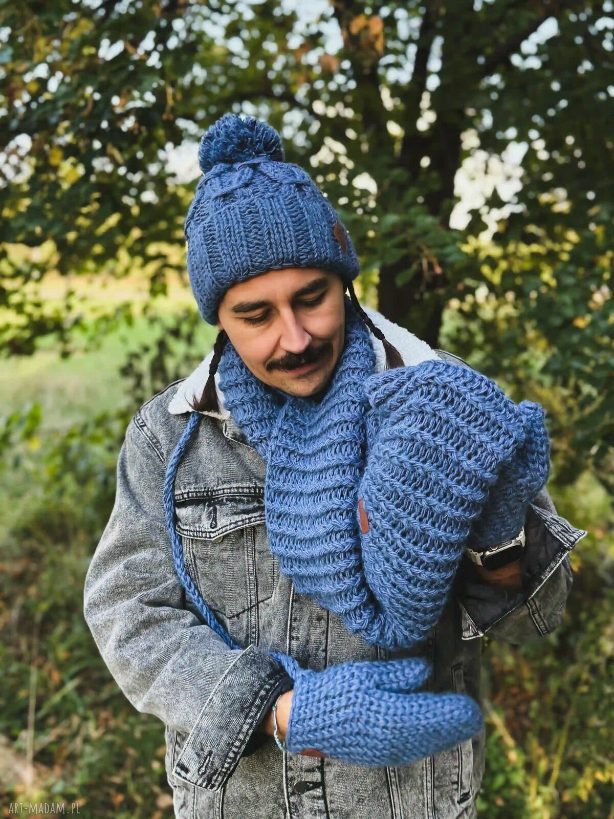 Męska czapka merino Euforia Brain Inside w ciemnym niebieskim - ręcznie robiona z pomponem