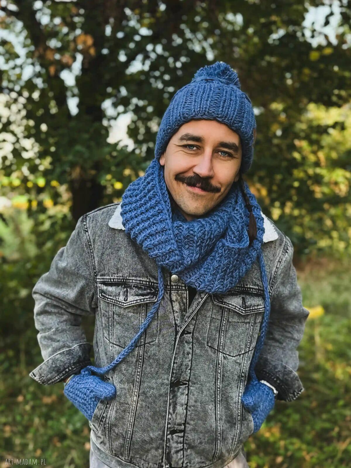 Męska czapka merino Euforia Brain Inside w ciemnym niebieskim - ręcznie robiona z pomponem