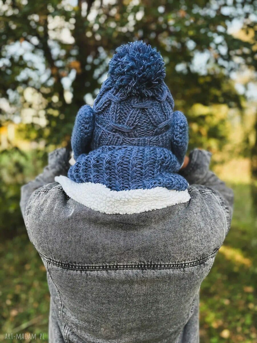 Męska czapka merino Euforia Brain Inside w ciemnym niebieskim - ręcznie robiona z pomponem