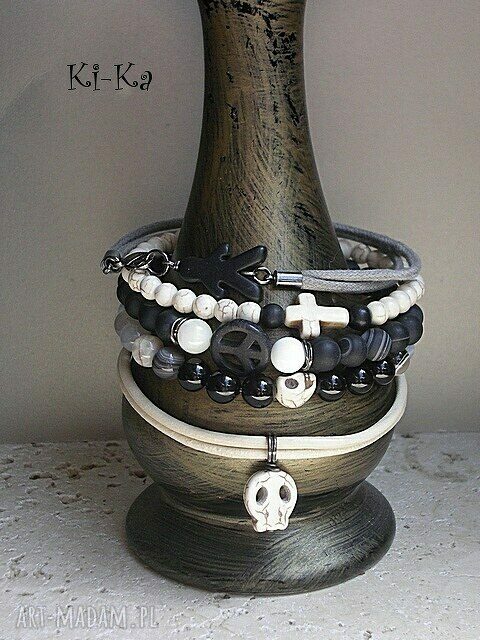 Mens cream scull 2 Hand Made