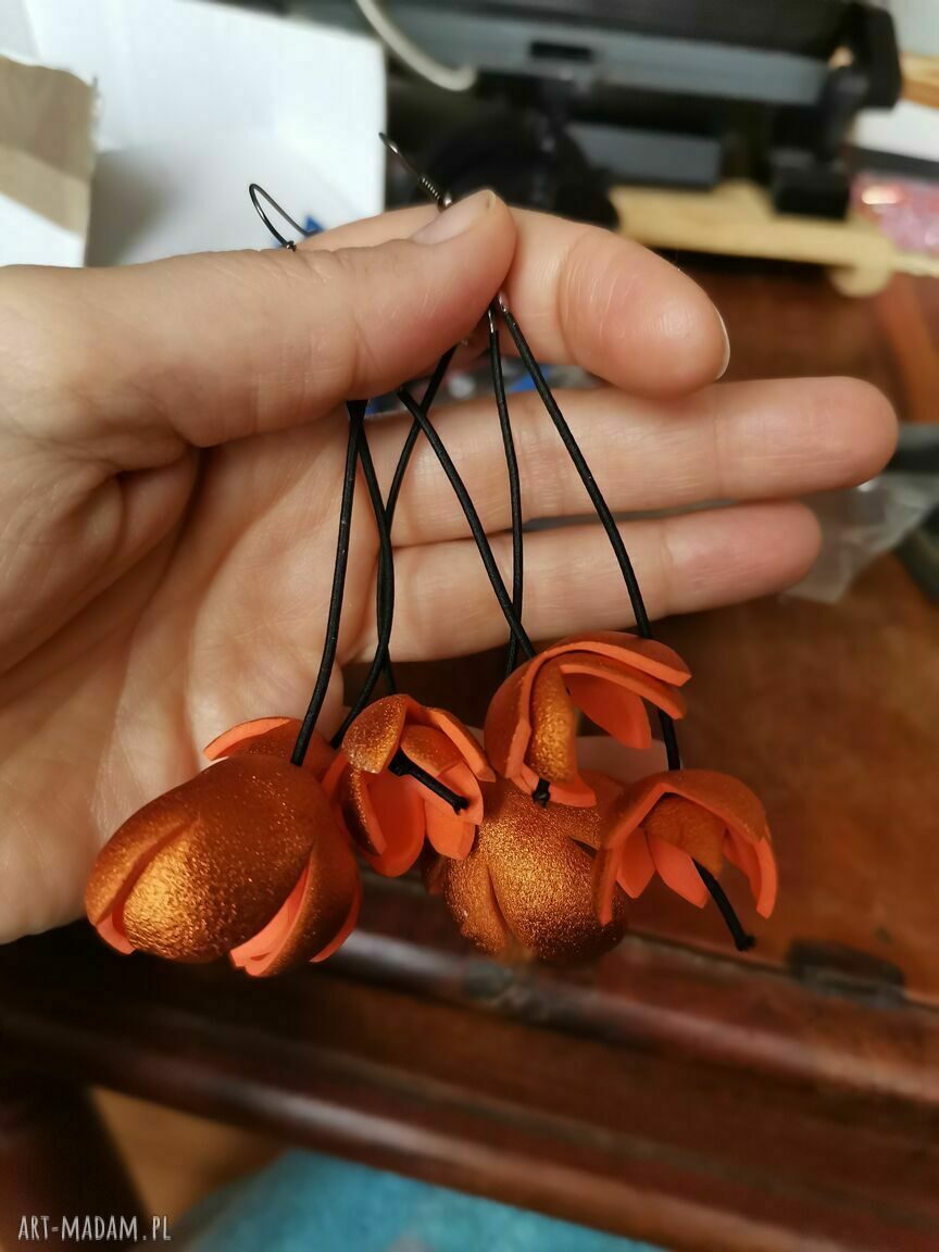 Kolczyki metaliczne pomarańczowe kwiaty w stylu boho (nausznica), unikat