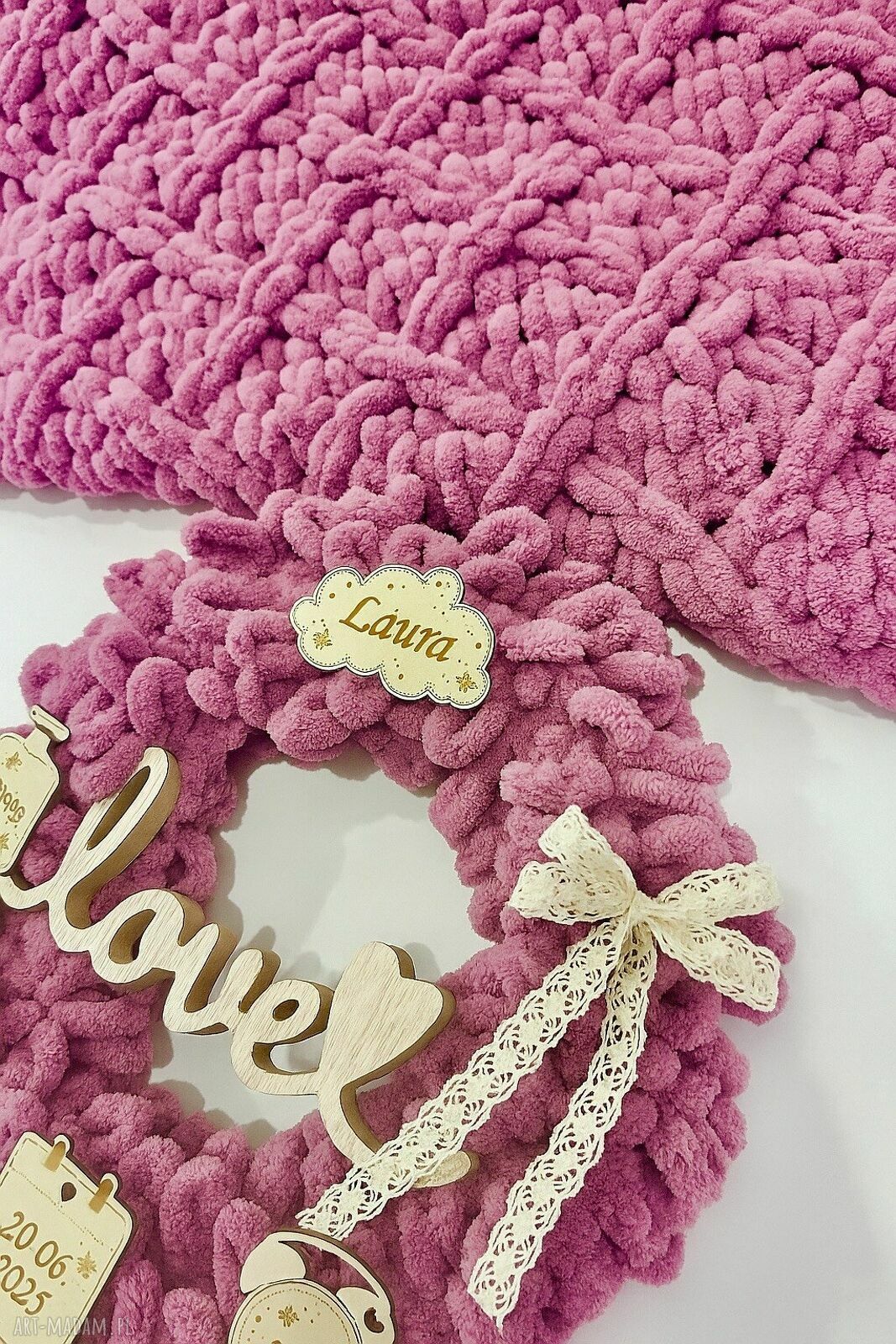 Metryczka dla dziecka w formie wieńca - personalizowana pamiątka narodzin różowa
