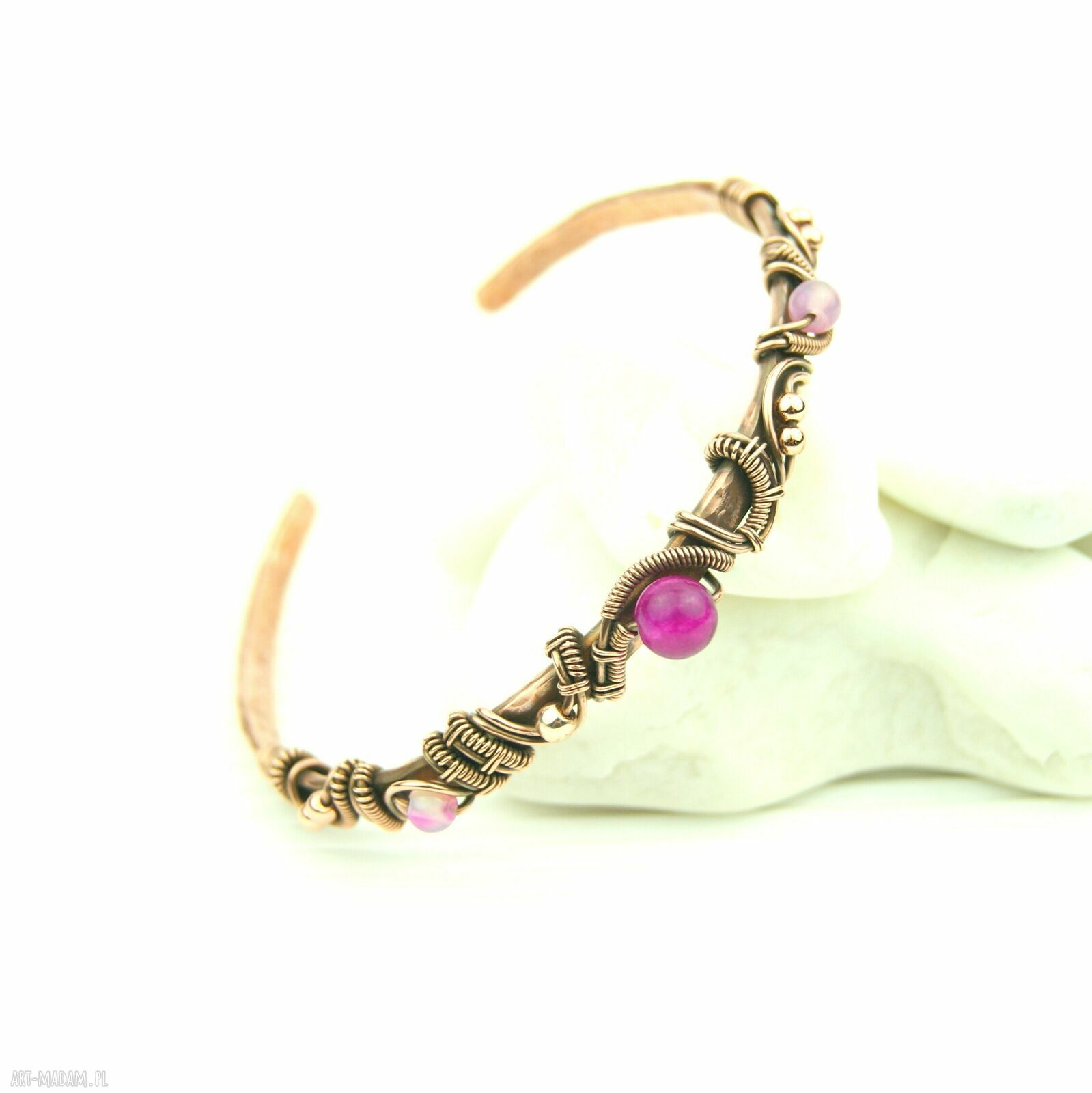 Miedziana bransoleta mankietowa z agatami - elegancki cuff handmade