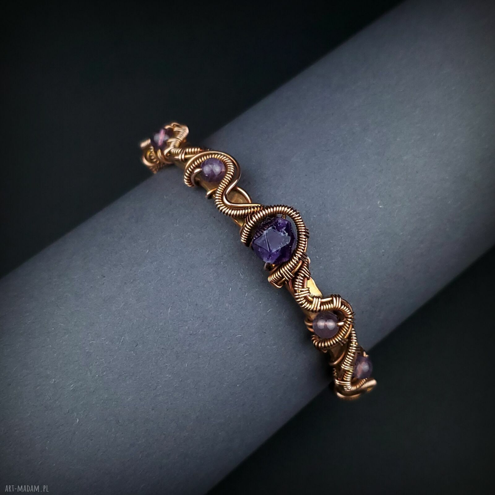 Miedziana bransoletka mankietowa z ametystem - cuff handmade