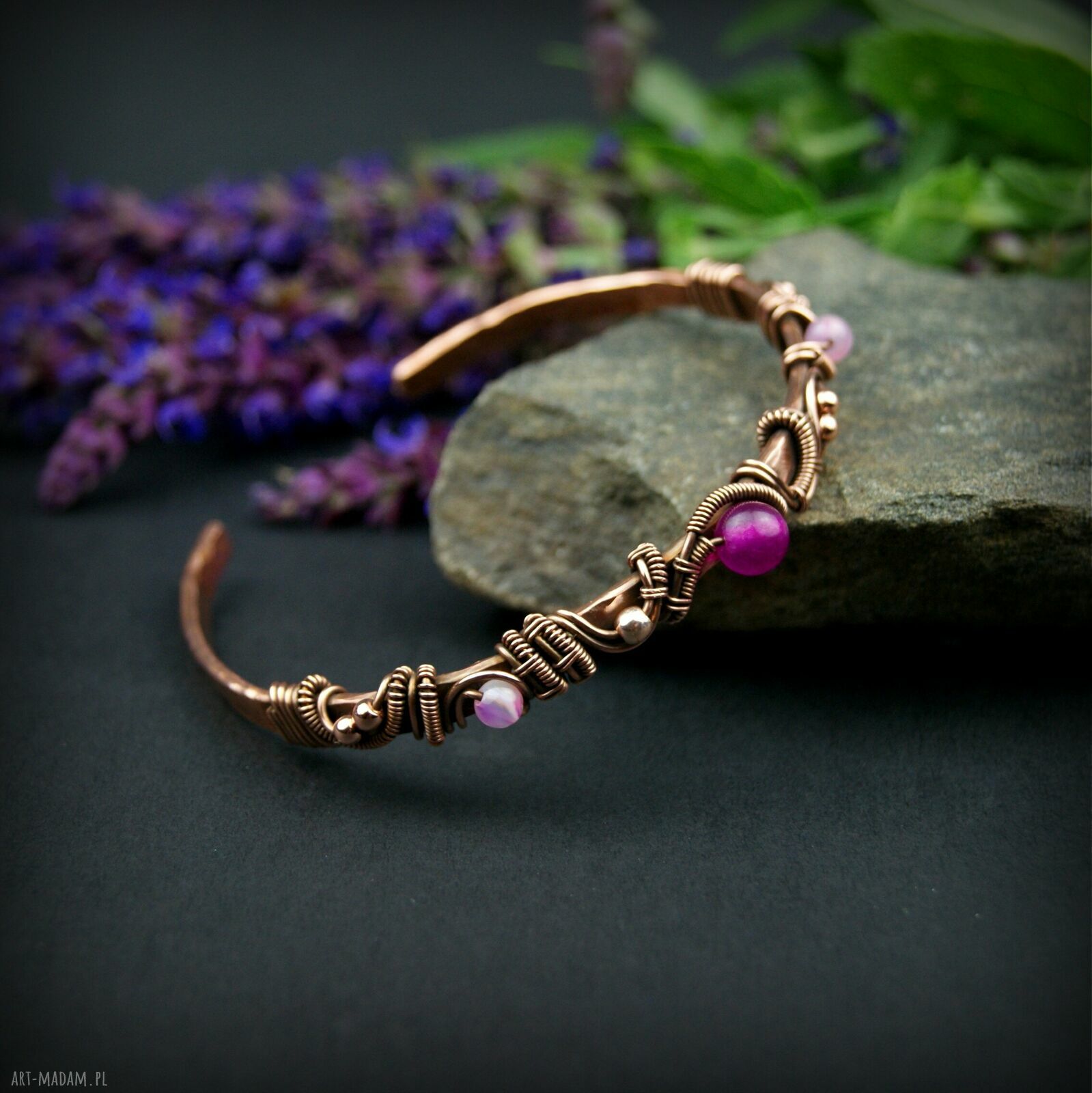 Miedziana bransoleta mankietowa z agatami - elegancki cuff handmade