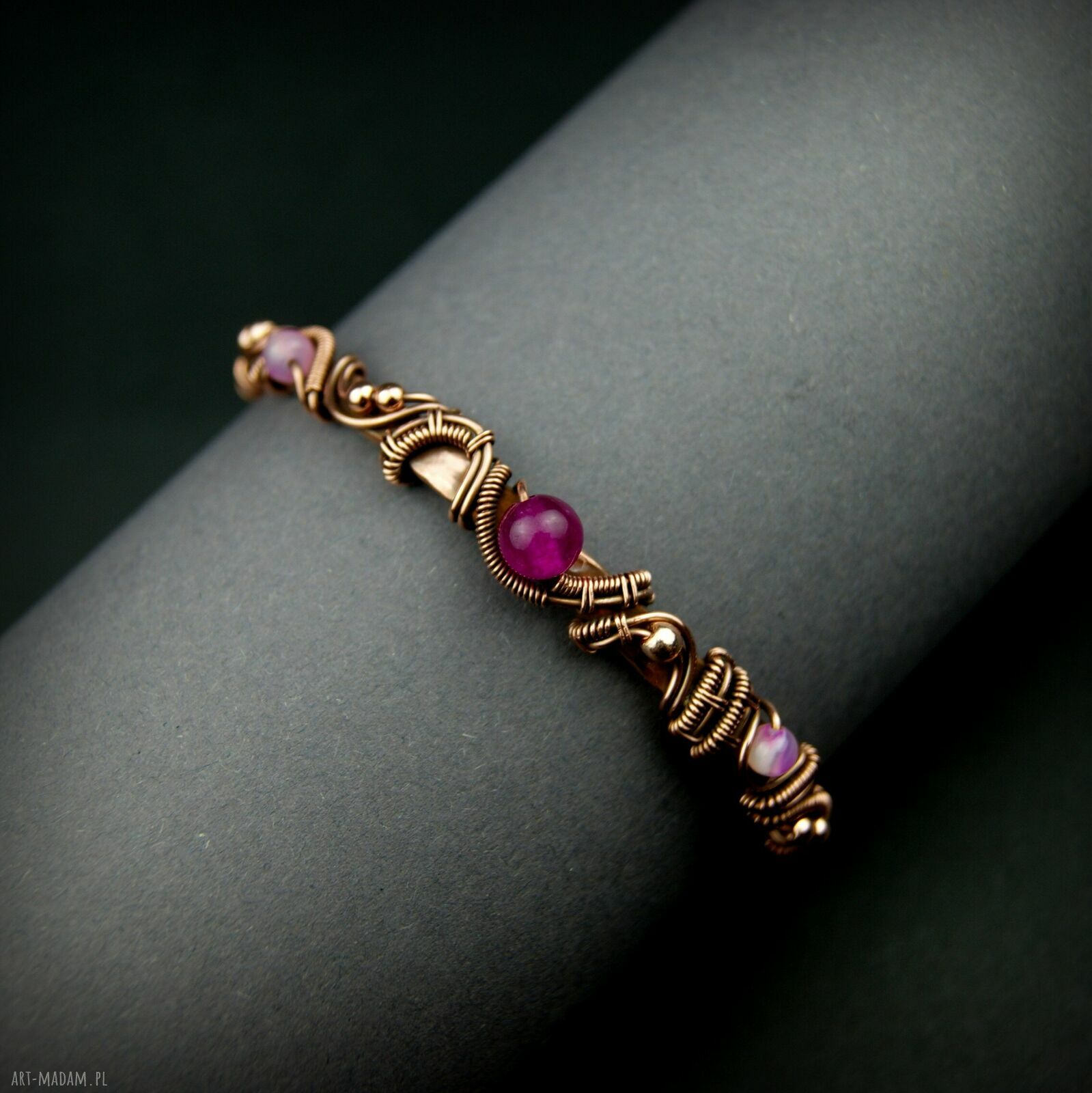 Miedziana bransoleta mankietowa z agatami - elegancki cuff handmade