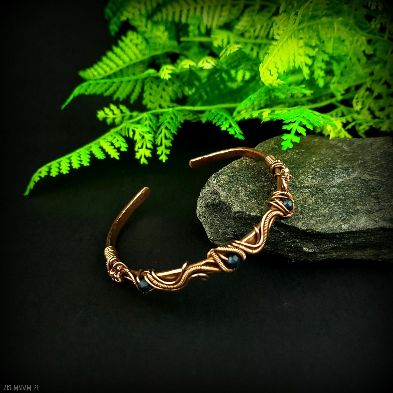 Miedziana bransoleta mankietowa z szafirami - cuff wire wrapping dla niej