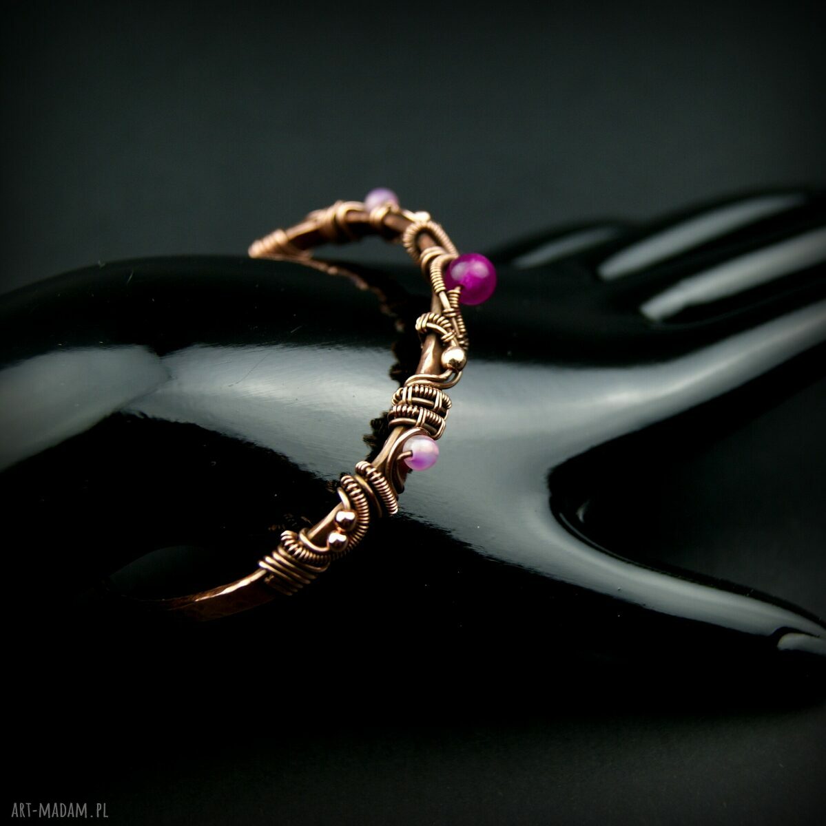 Miedziana bransoleta mankietowa z agatami - elegancki cuff handmade