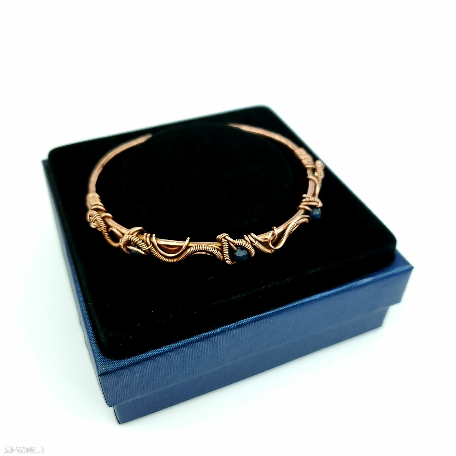 Miedziana bransoleta mankietowa z szafirami - cuff wire wrapping dla niej