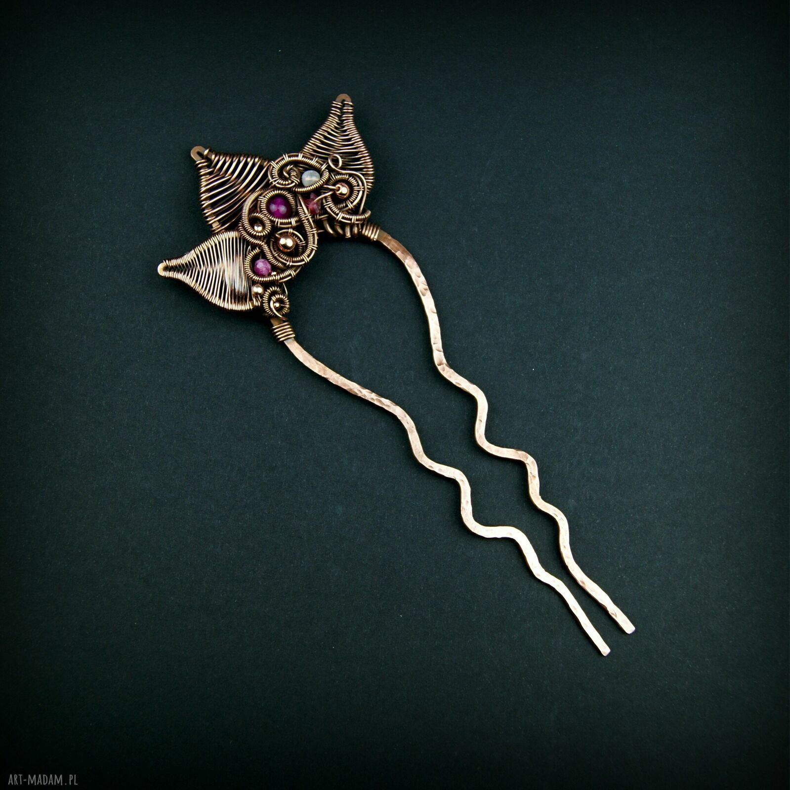 Miedziana ozdobna szpilka do włosów z rubinem, turmalinem i kwarcem (wire wrapping)