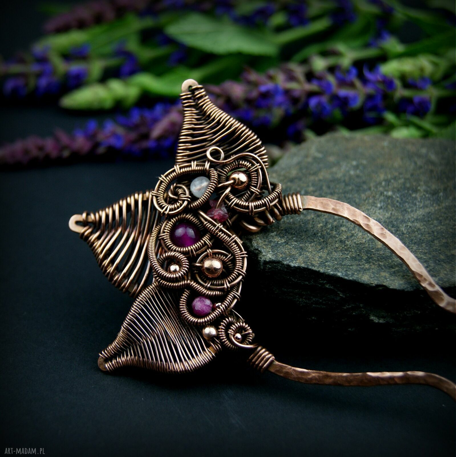 Miedziana ozdobna szpilka do włosów z rubinem, turmalinem i kwarcem (wire wrapping)