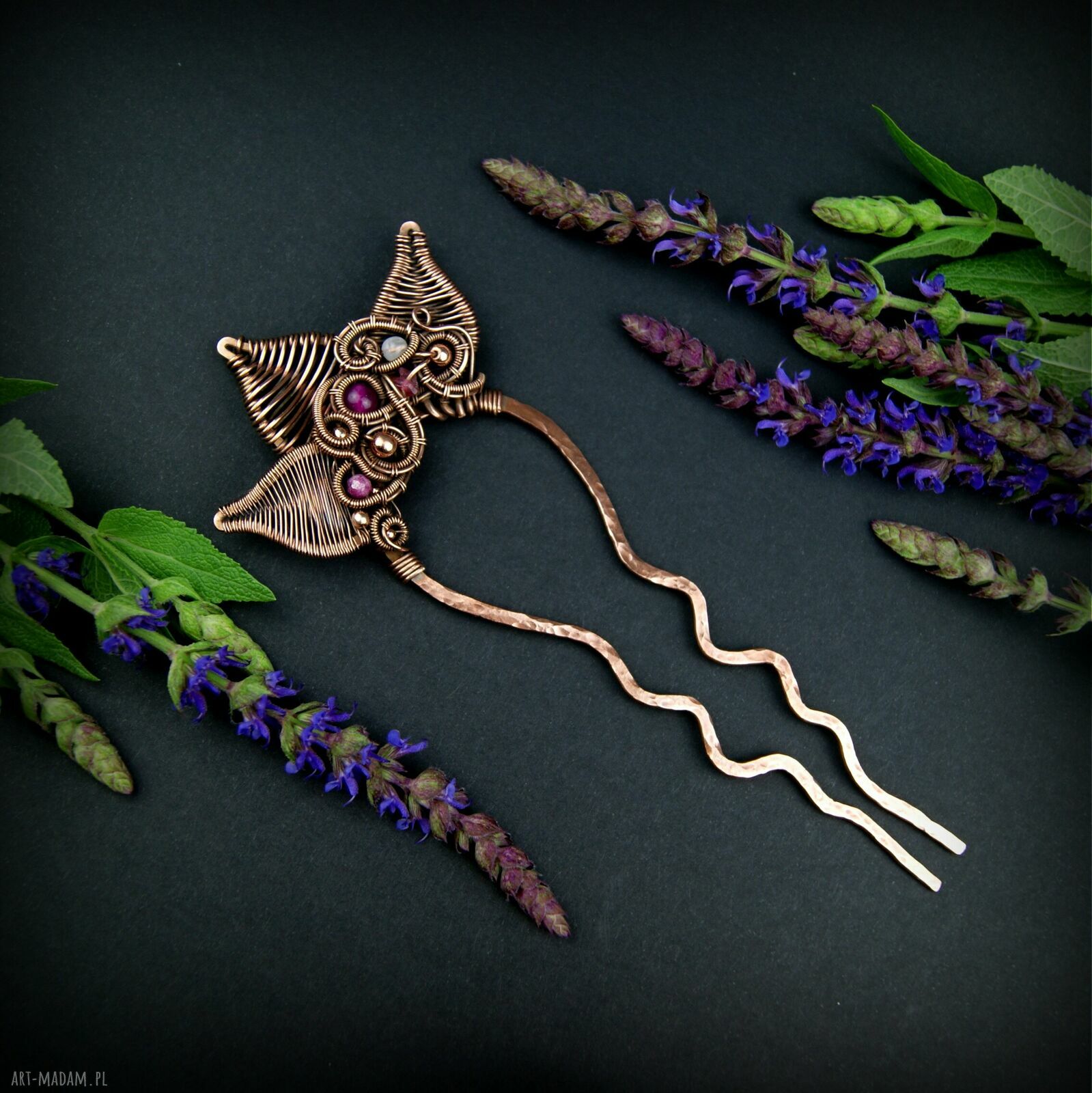 Miedziana ozdobna szpilka do włosów z rubinem, turmalinem i kwarcem (wire wrapping)