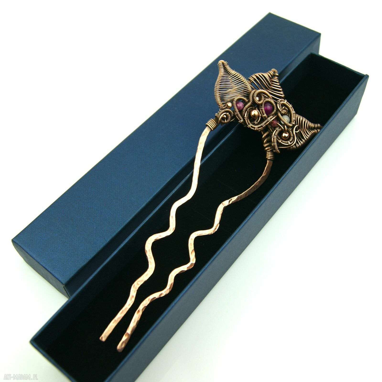 Miedziana ozdobna szpilka do włosów z rubinem, turmalinem i kwarcem (wire wrapping)