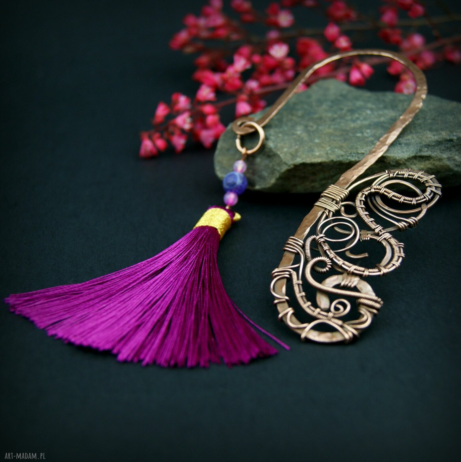 Miedziana zakładka do książki wire wrapping z agatem i chwostem
