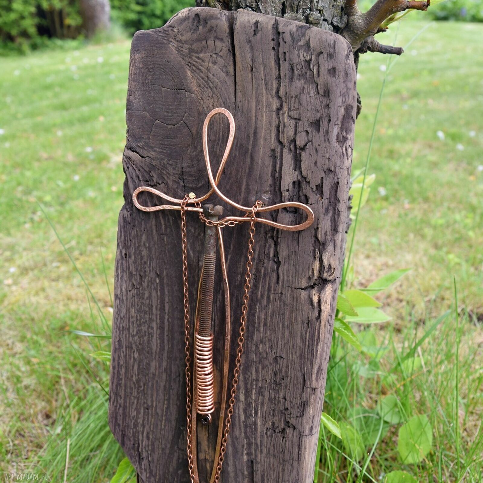 Krzyż z miedzi na starej desce - dekoracja handmade gotowa do zawieszenia