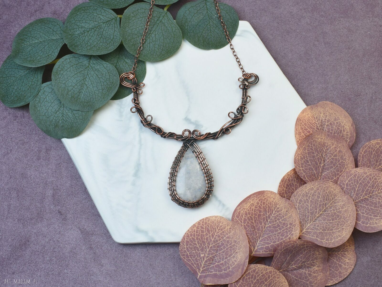 Miedziany naszyjnik wire wrapping z kamieniem księżycowym boho amulet