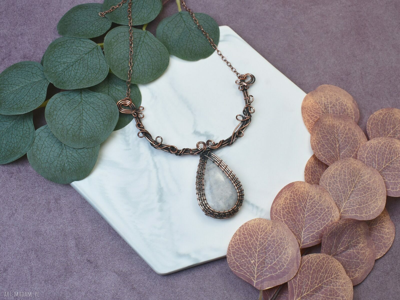 Miedziany naszyjnik wire wrapping z kamieniem księżycowym boho amulet