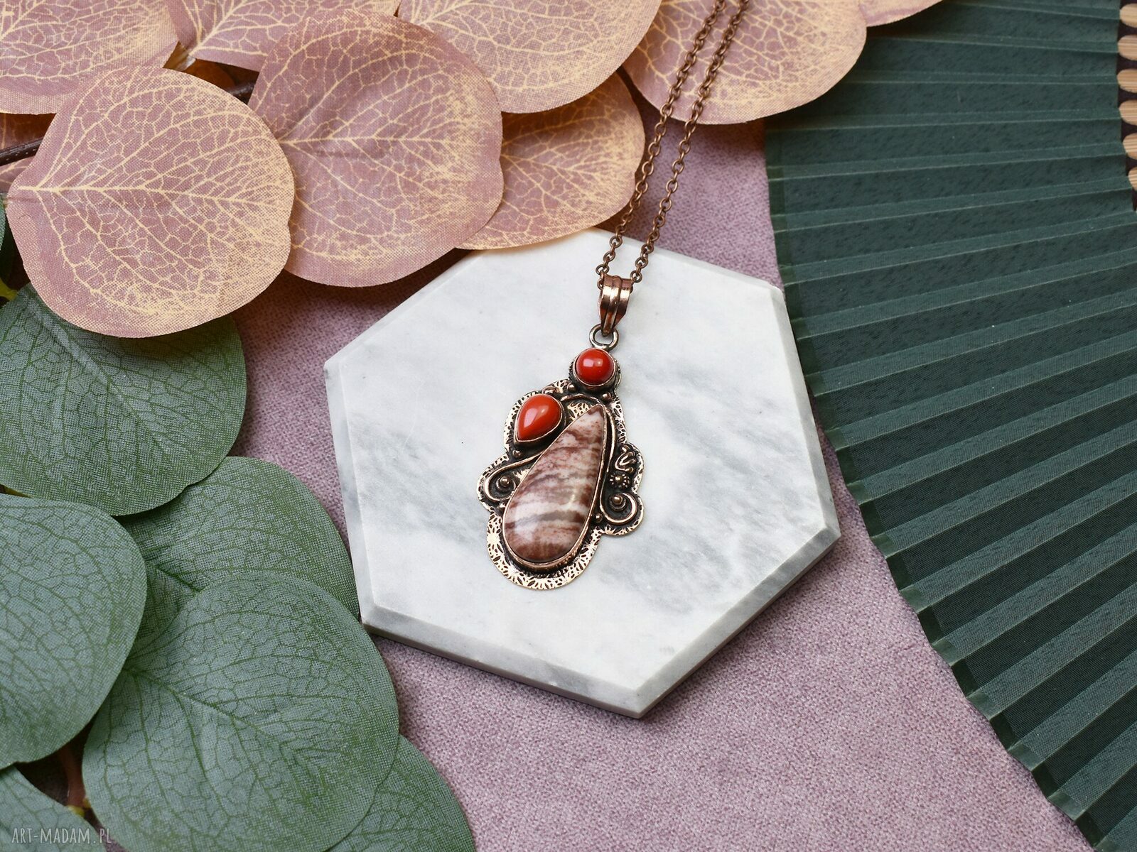 Ręcznie robiony miedziany wisiorek amulet na prezent – ozdobny talizman