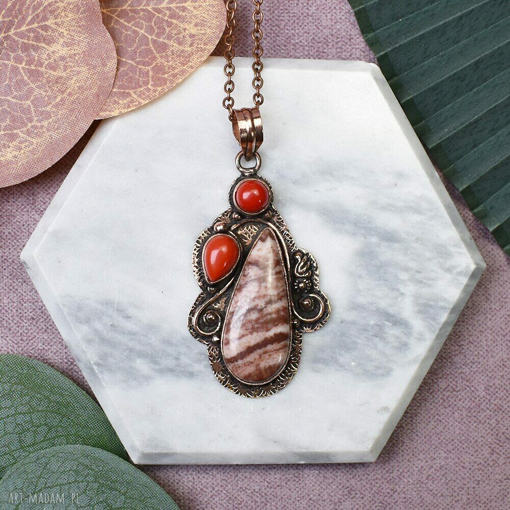 Ręcznie robiony miedziany wisiorek-amulet na prezent – ozdobny talizman