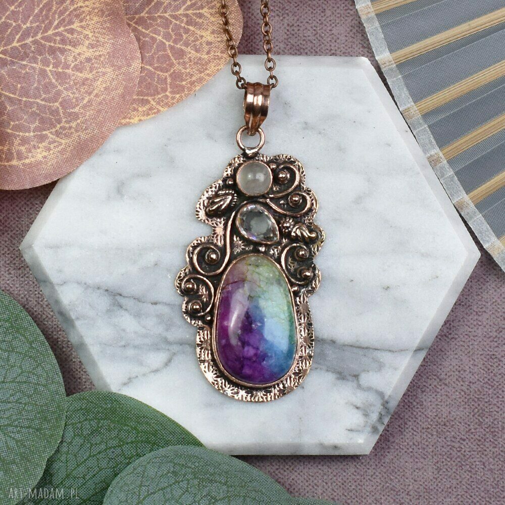 Miedziany wisiorek z tęczowym kwarcem solarnym i różowym kwarcem - handmade | art-Madam.pl