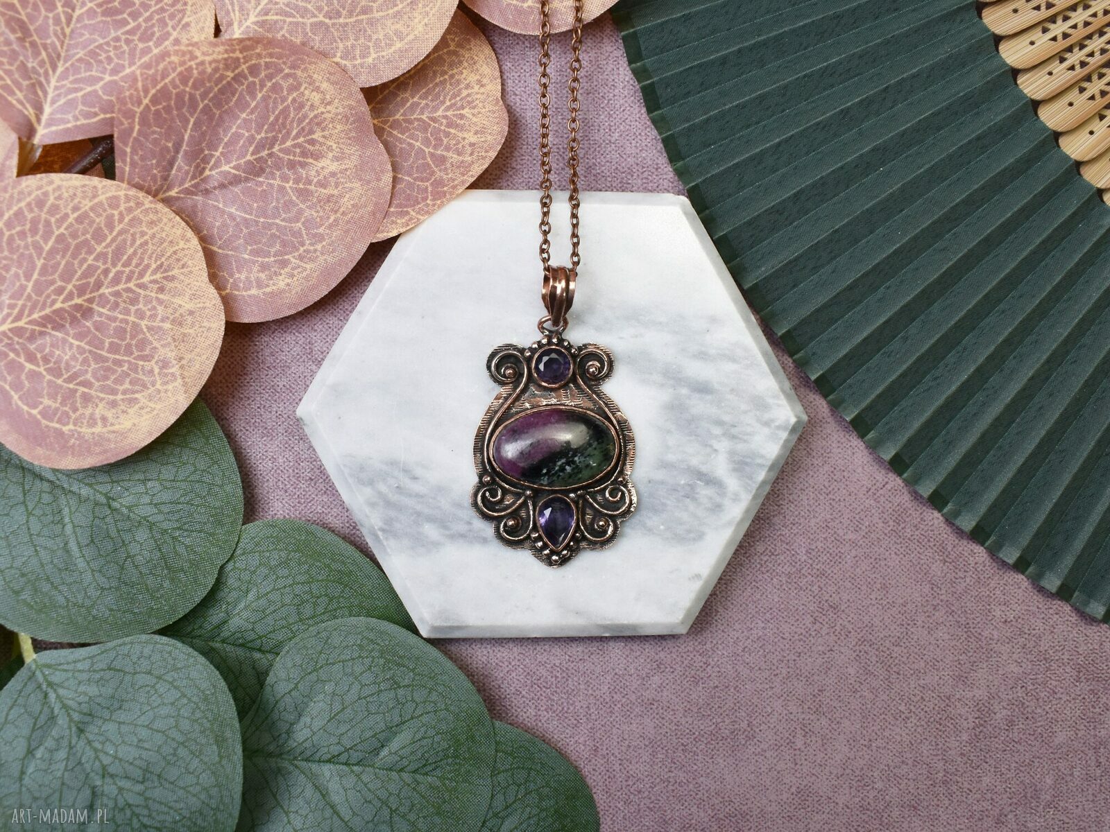 Miedziany wisiorek boho z rubinem, zoisytem i ametystem (amulet) ręcznie robiony