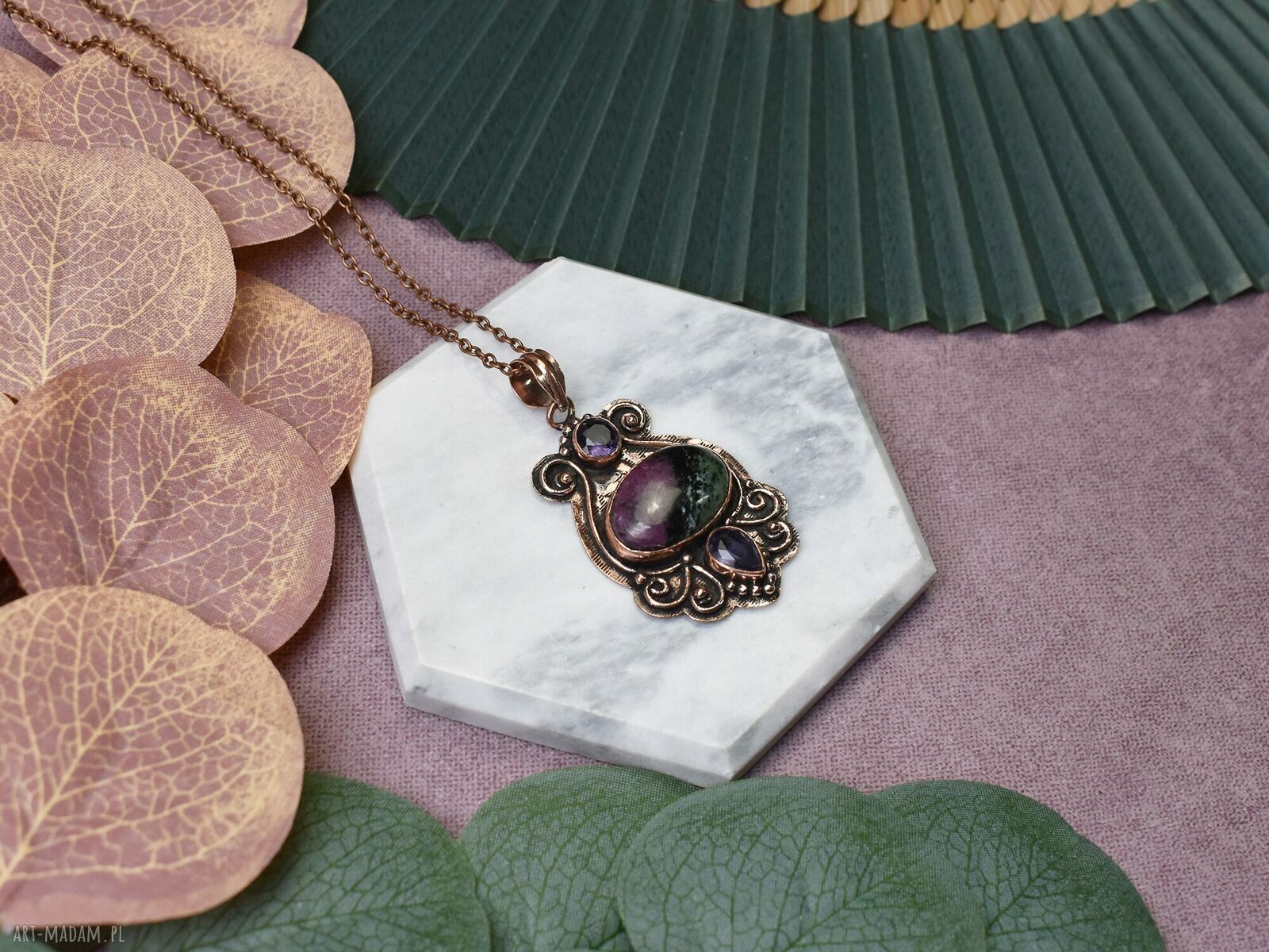 Miedziany wisiorek boho z rubinem, zoisytem i ametystem (amulet) ręcznie robiony