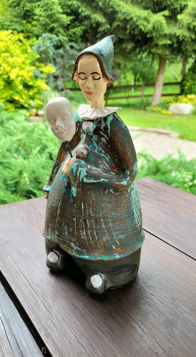Miedziany Pierrot - ręcznie robiona rzeźba ceramiczna 28 cm