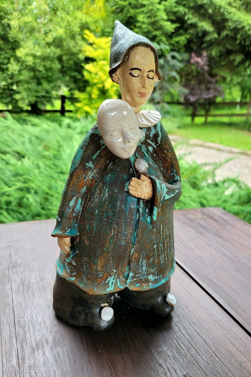 Miedziany Pierrot - ręcznie robiona rzeźba ceramiczna 28 cm