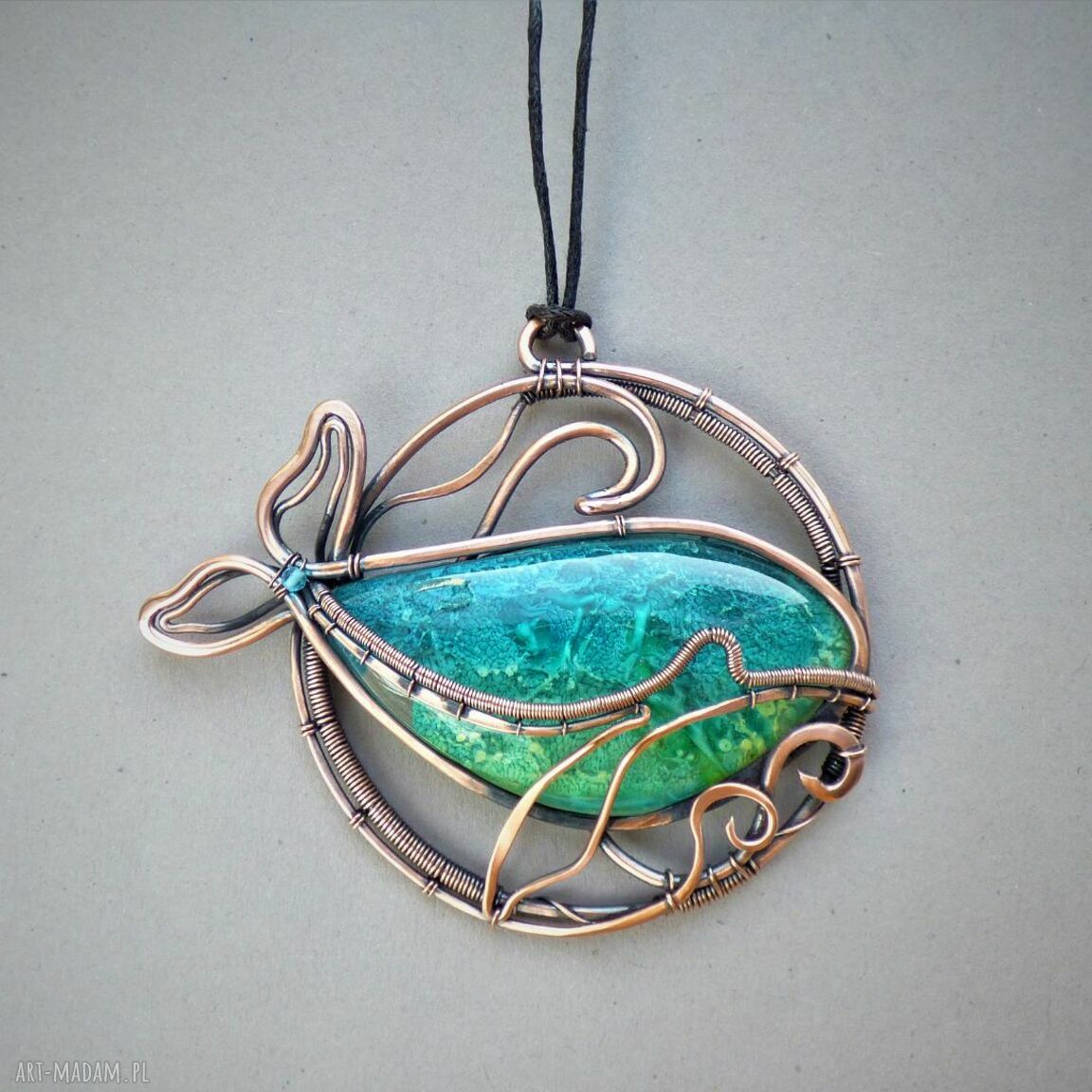 Miedziany wisior z wielorybem - morski motyw w technice wire wrapping