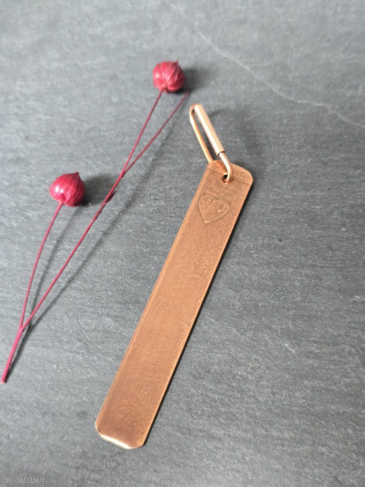 Minimalistyczny wisiorek miedziany z sercem 1 cm